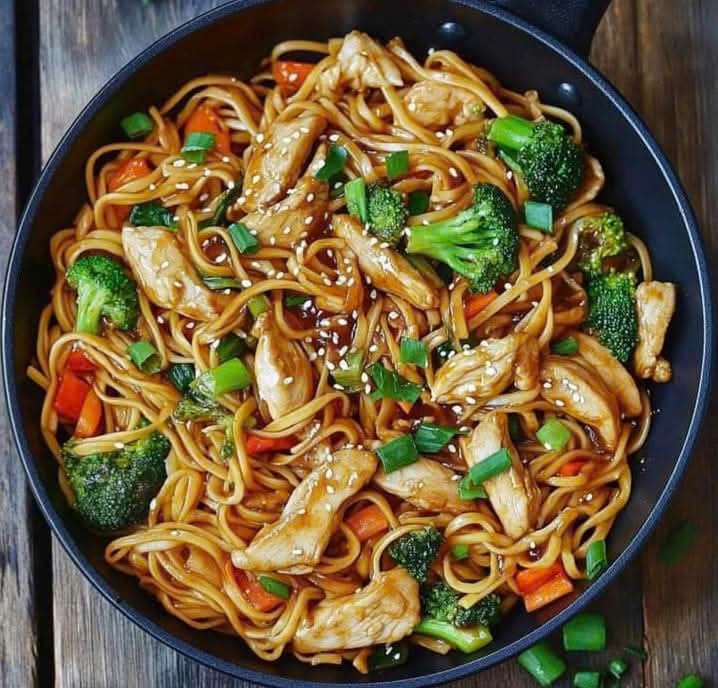 15-Minute Chicken Stir Fry Noodles – Quick, Delicious, and Irresistible!