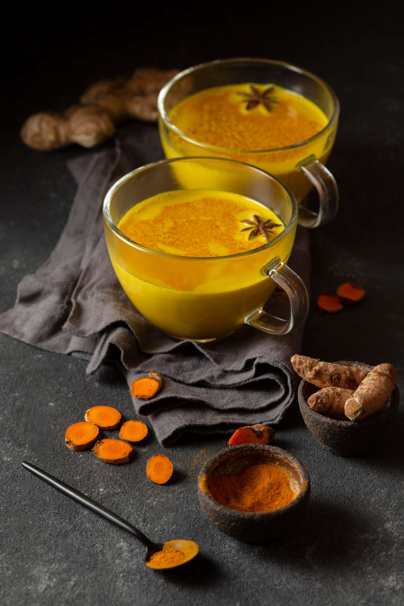 Comparing Turmeric and Saffron